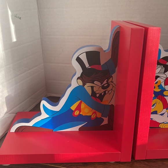 NWOT Warner Brothers Looney Tunes bookends. Bugs, Taz, Tweety & Sylvester. NW… - Picture 2 of 11